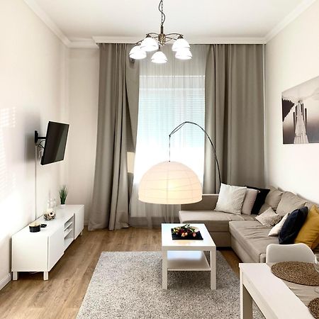 Alfoeldi Palace Apartman Debrecen Bagian luar foto