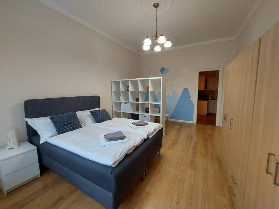 Alfoeldi Palace Apartman Debrecen Bagian luar foto