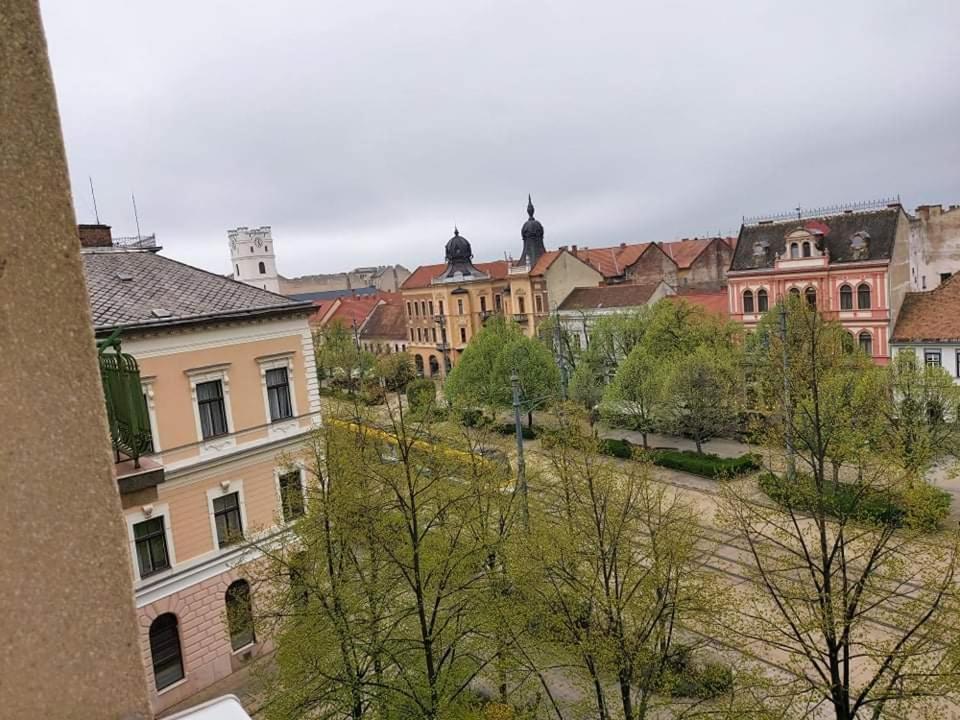 Alfoeldi Palace Apartman Debrecen Bagian luar foto