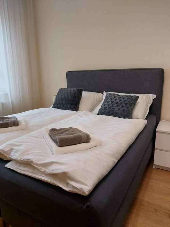 Alfoeldi Palace Apartman Debrecen Bagian luar foto