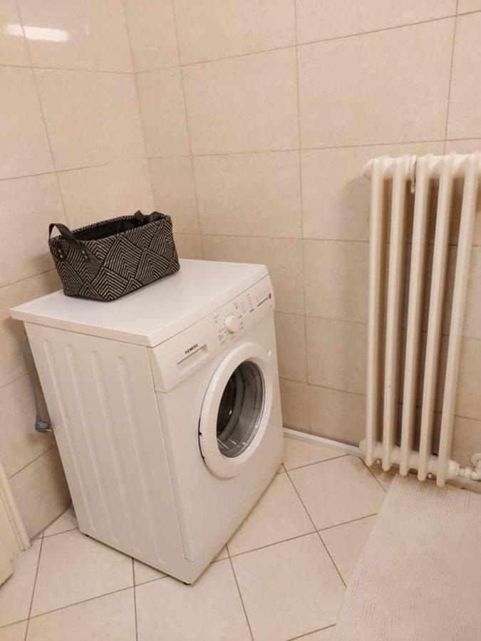 Alfoeldi Palace Apartman Debrecen Bagian luar foto
