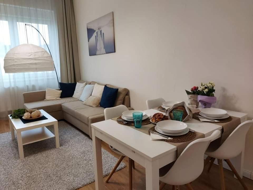 Alfoeldi Palace Apartman Debrecen Bagian luar foto