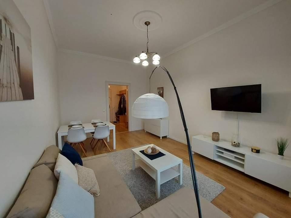 Alfoeldi Palace Apartman Debrecen Bagian luar foto