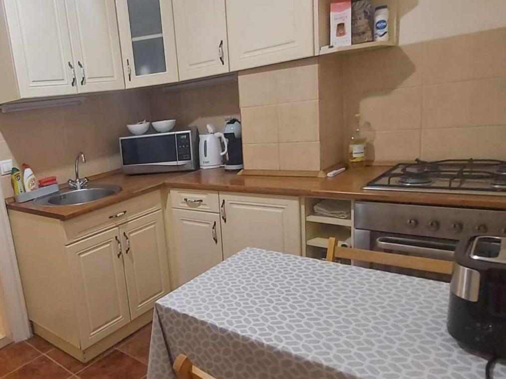 Alfoeldi Palace Apartman Debrecen Bagian luar foto